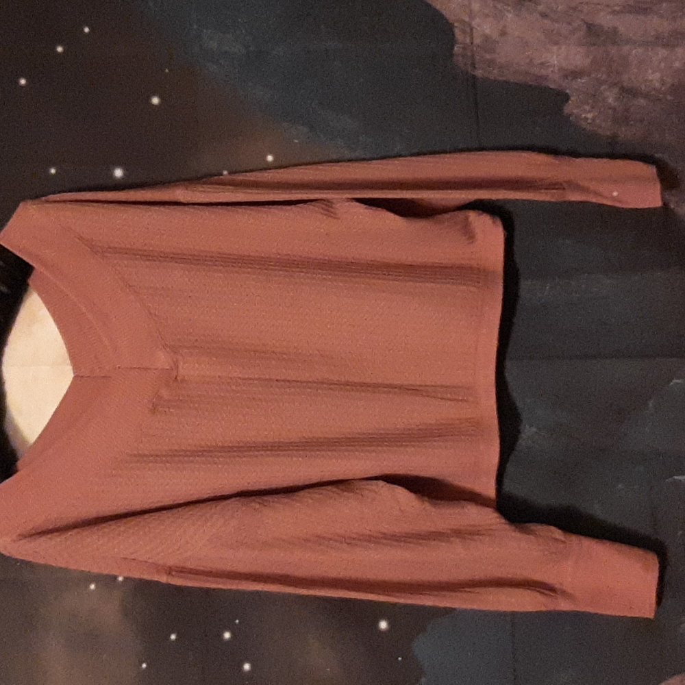 Womens loose fitting wide shoulder v-neck kinda cropped long sleeve